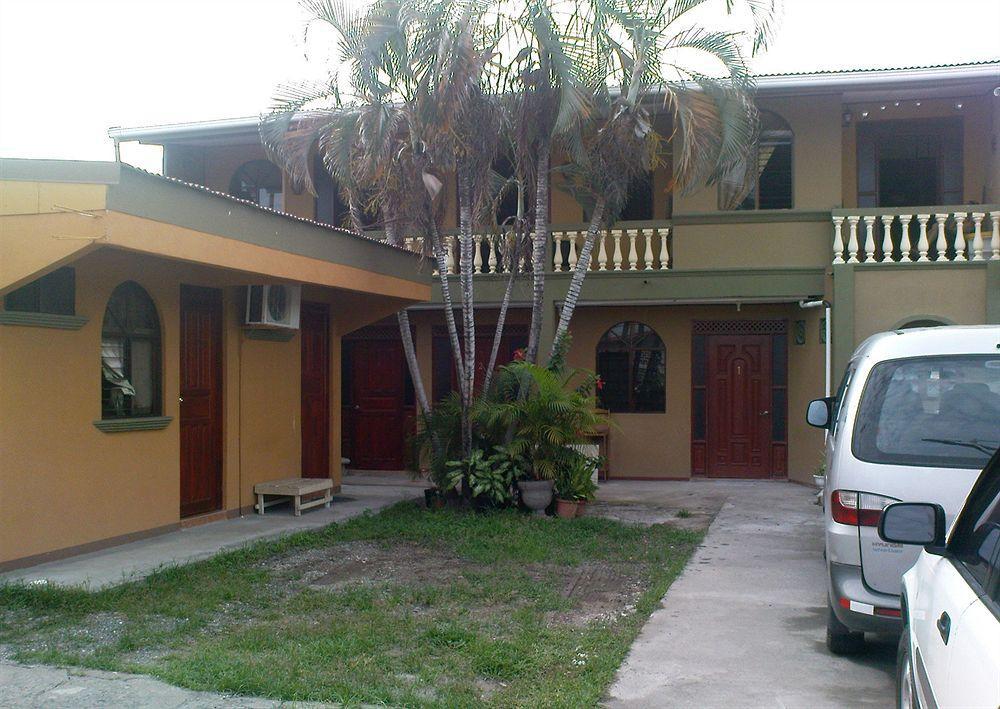 Cabinas Madeleine Puntarenas Exteriör bild
