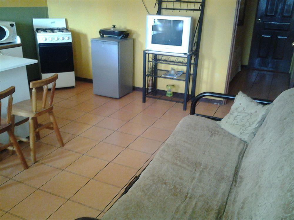 Cabinas Madeleine Puntarenas Exteriör bild