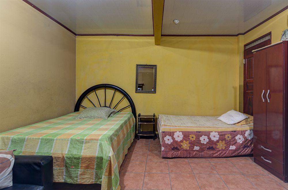 Cabinas Madeleine Puntarenas Exteriör bild