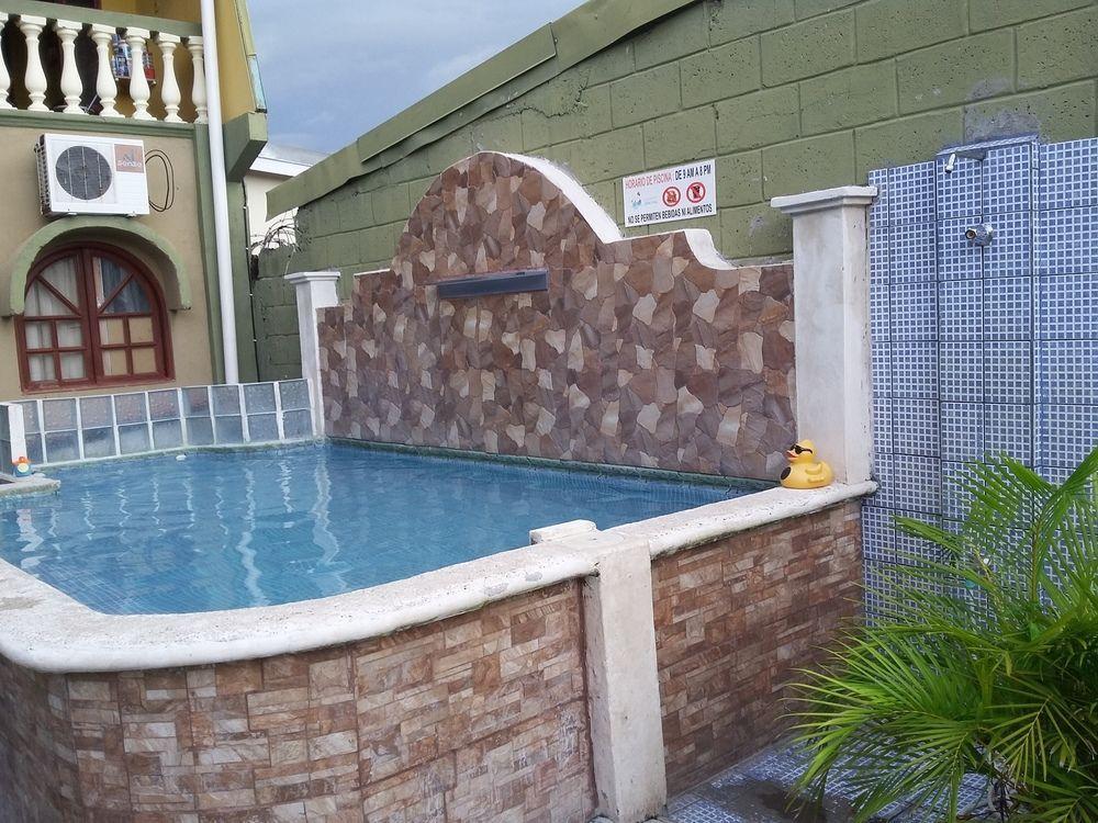 Cabinas Madeleine Puntarenas Exteriör bild
