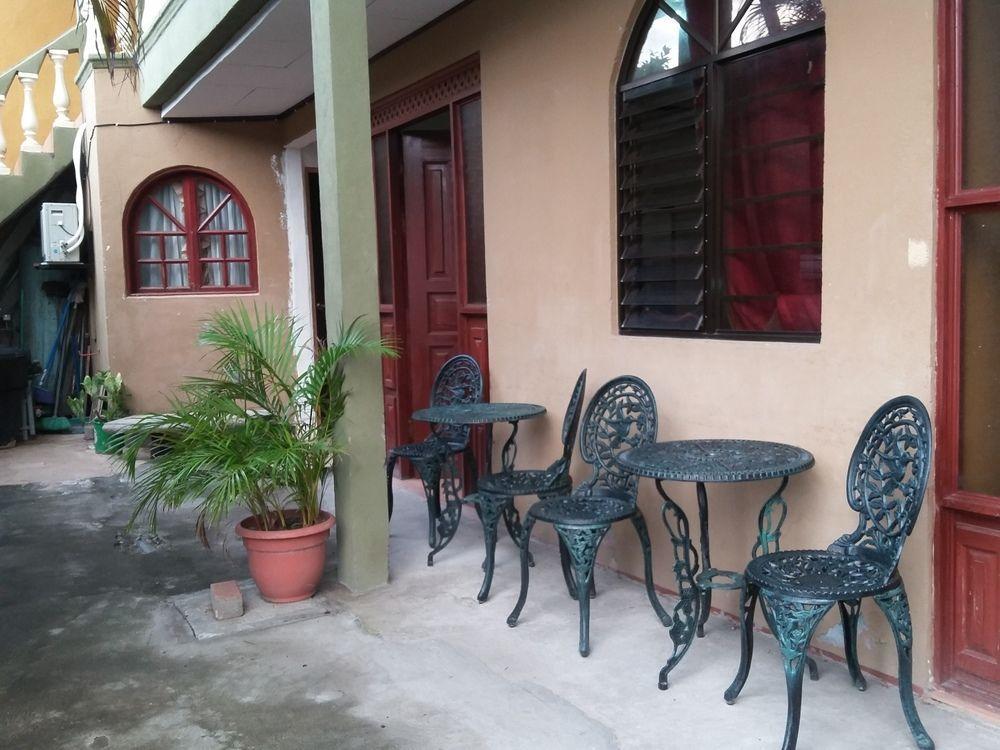 Cabinas Madeleine Puntarenas Exteriör bild