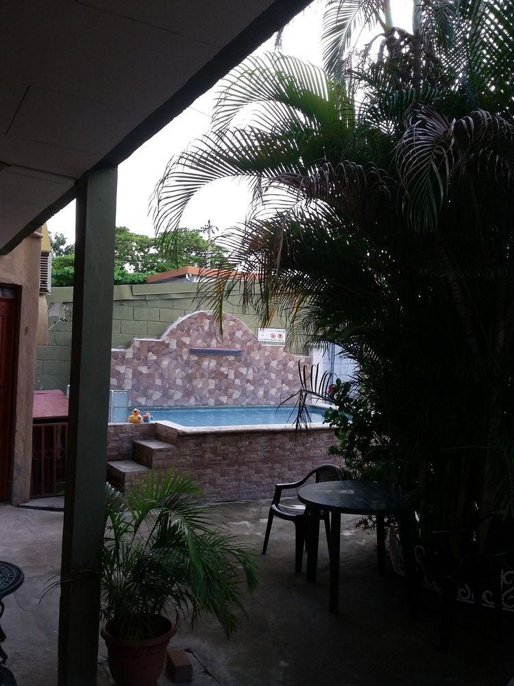 Cabinas Madeleine Puntarenas Exteriör bild
