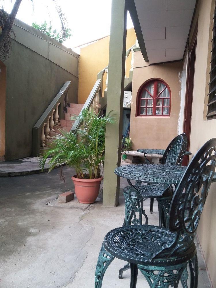 Cabinas Madeleine Puntarenas Exteriör bild