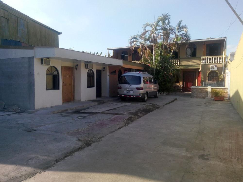 Cabinas Madeleine Puntarenas Exteriör bild