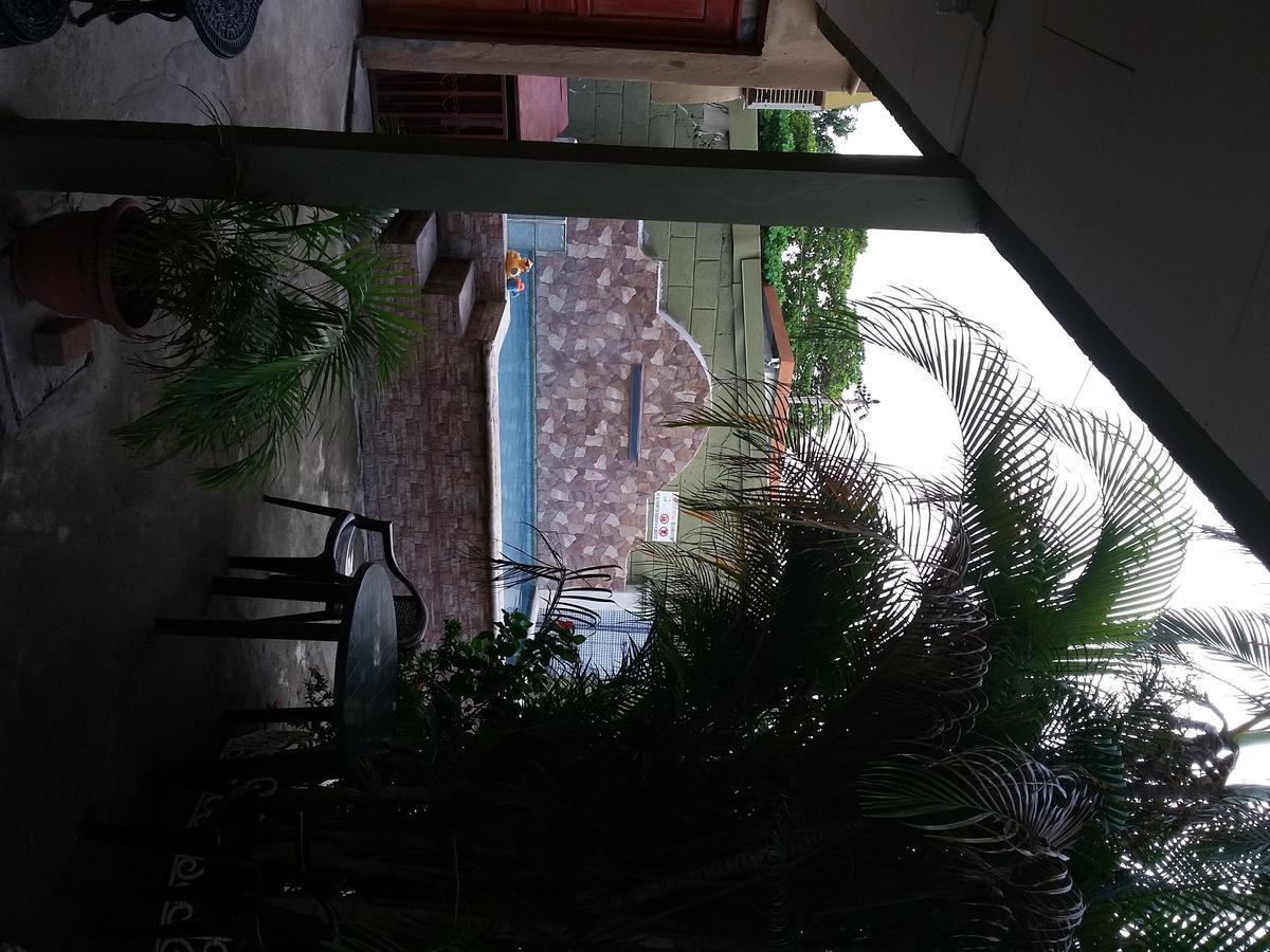 Cabinas Madeleine Puntarenas Exteriör bild