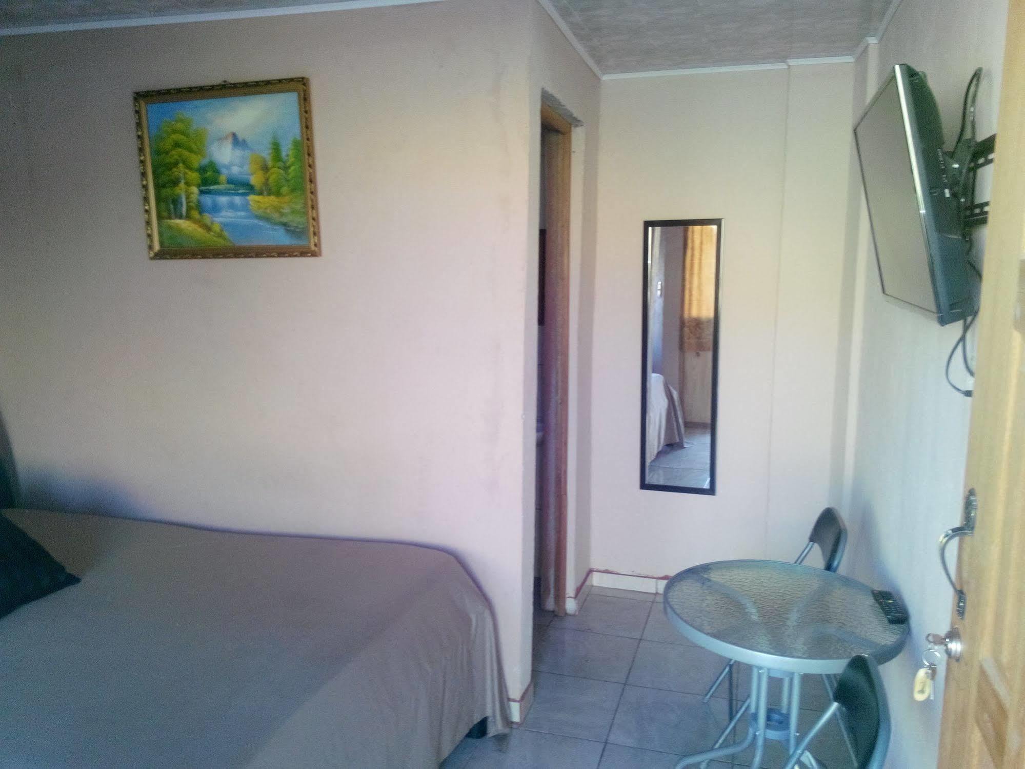 Cabinas Madeleine Puntarenas Exteriör bild