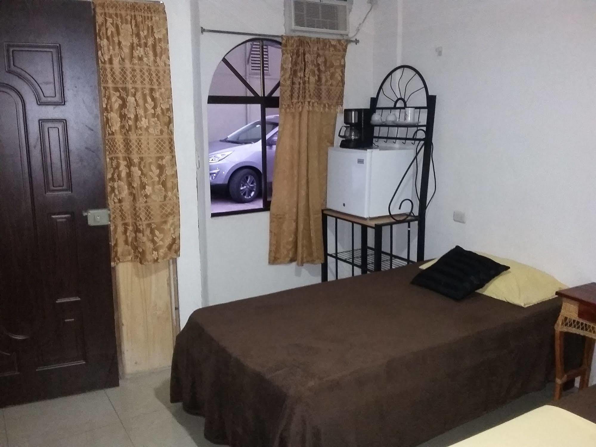 Cabinas Madeleine Puntarenas Exteriör bild