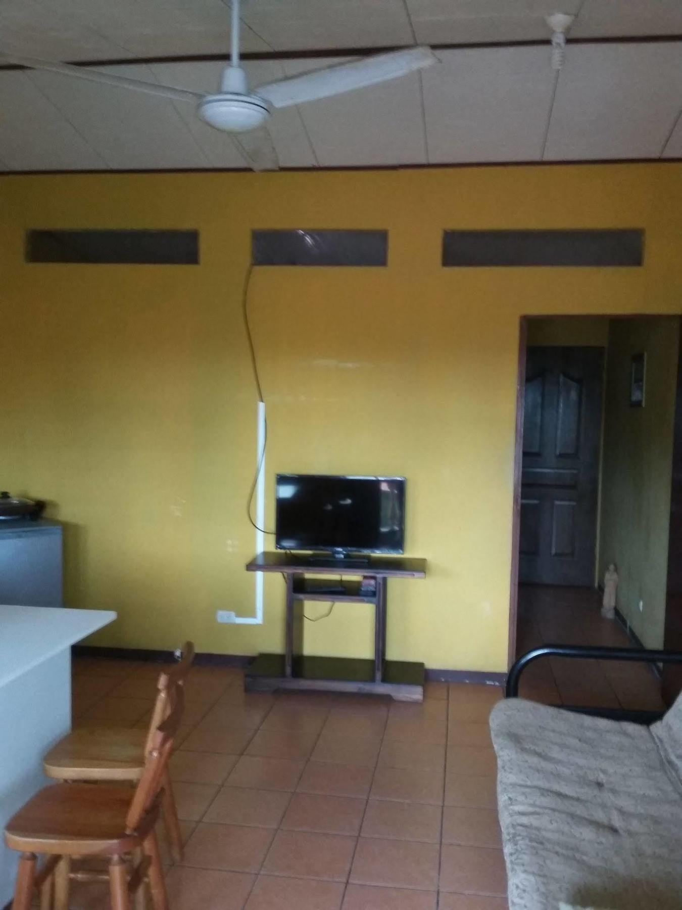 Cabinas Madeleine Puntarenas Exteriör bild