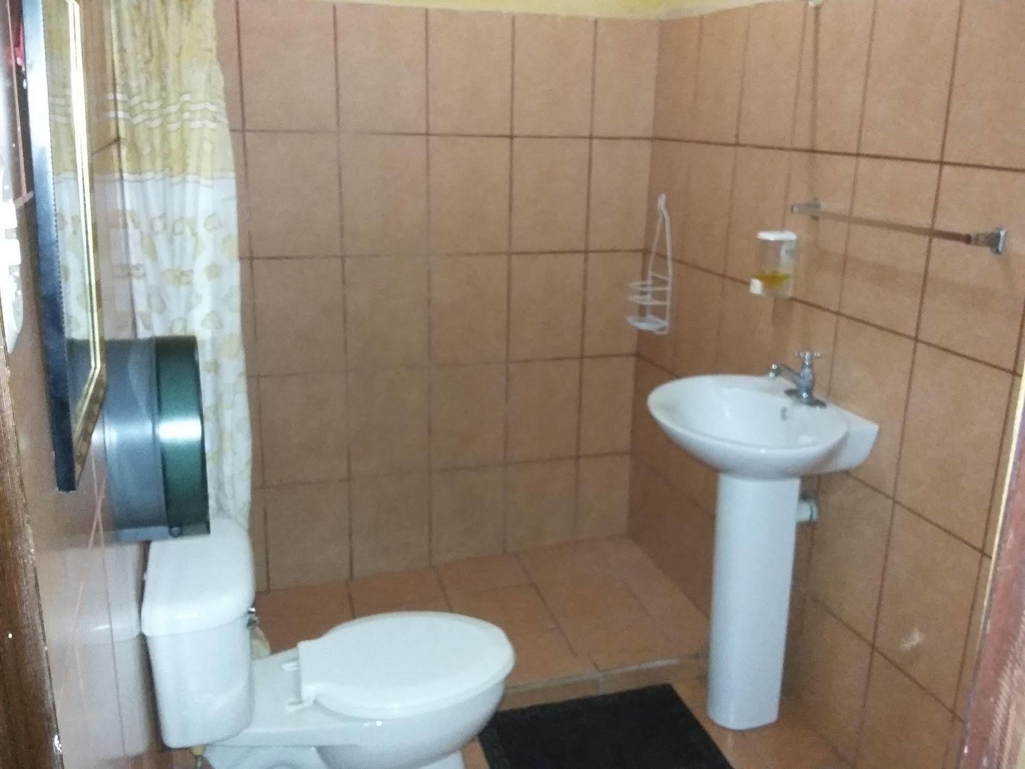 Cabinas Madeleine Puntarenas Exteriör bild