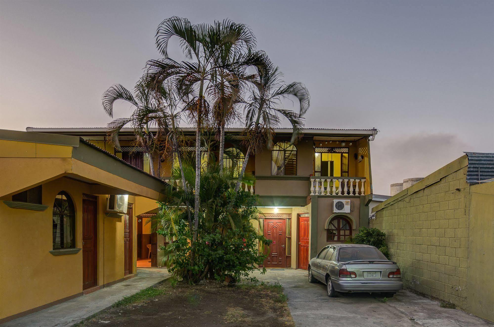 Cabinas Madeleine Puntarenas Exteriör bild